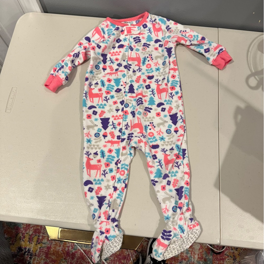 Bundle Carter’s Printed Fleece Sleepers (2) & Pink Hooded Fleece One Piece (1) - Picture 2 of 11